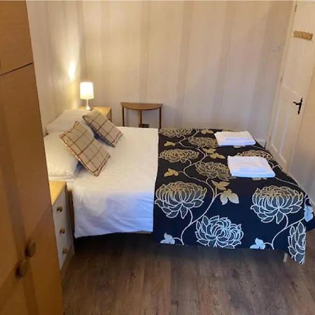 1 Bed In The Outskirts Of Edinburgh, Free Wifi & Street Parking, Self-Catering Apartman Broxburn Kültér fotó