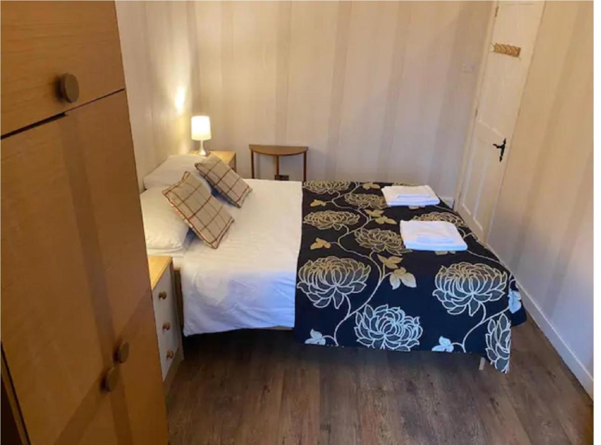 1 Bed In The Outskirts Of Edinburgh, Free Wifi & Street Parking, Self-Catering Apartman Broxburn Kültér fotó