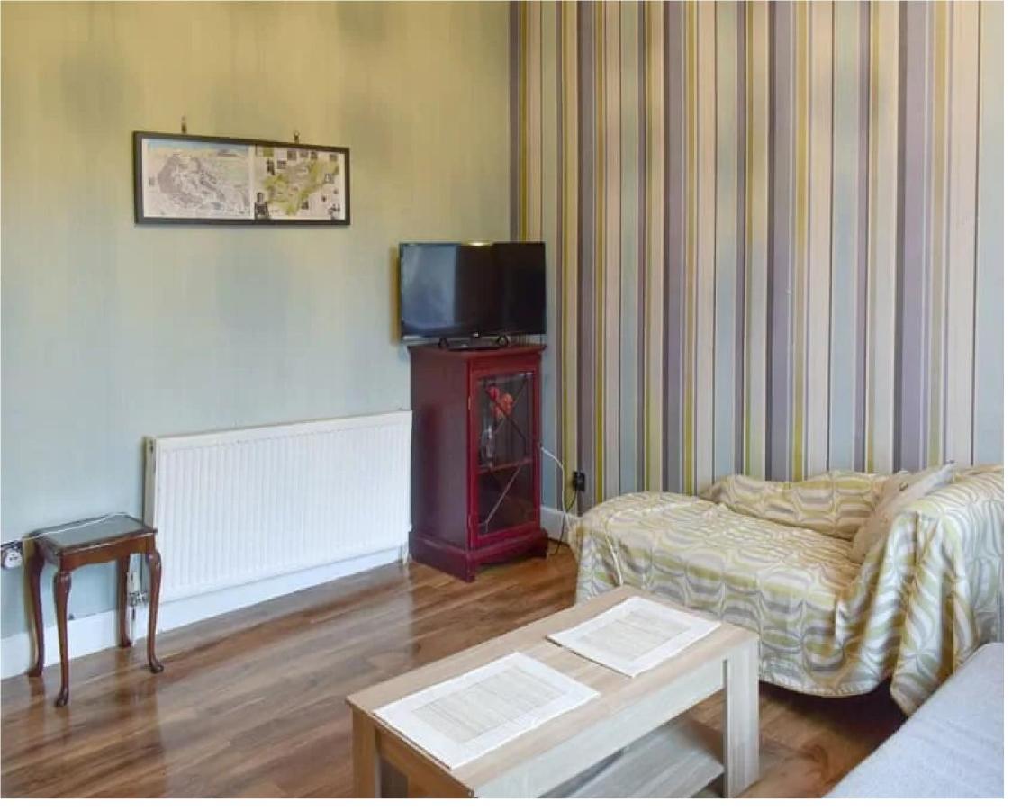 1 Bed In The Outskirts Of Edinburgh, Free Wifi & Street Parking, Self-Catering Apartman Broxburn Kültér fotó